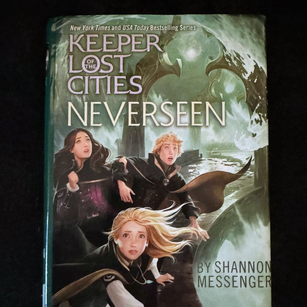 SIGNED Keeper of the Lost Cities - Neverseen - by Shannon Messenger